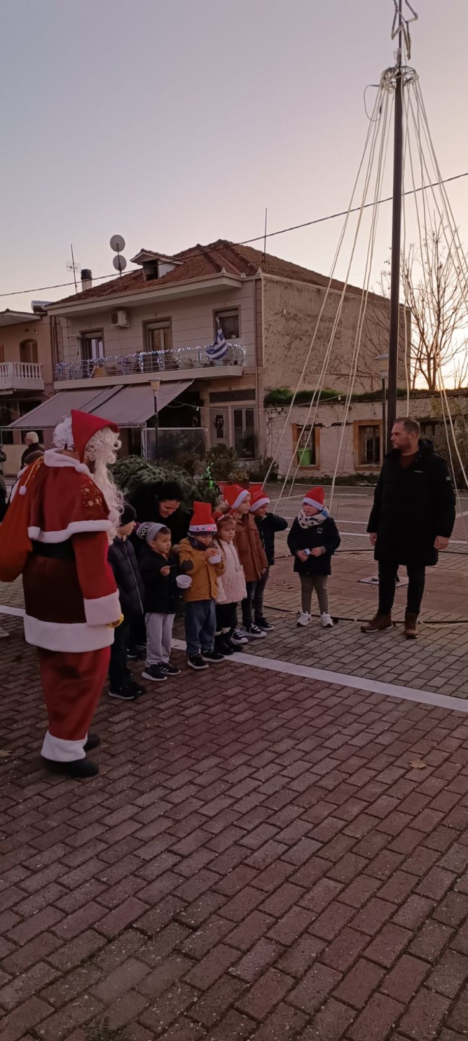 Φωταγώγηση χριστουγεννιάτικου δέντρου στον Κλοκοτό