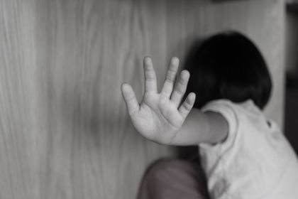 Απίστευτο οικογενειακό δράμα στα Τρίκαλα: Πα-τέρας βίαζε τις δύο κόρες του – Καταδικάστηκε σε 16 χρόνια φυλάκισης