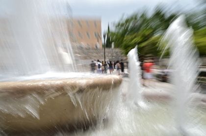 Καιρός: Συνθήκες καύσωνα και πολύ υψηλή θερμική επιβάρυνση σε πολλές περιοχές της χώρας